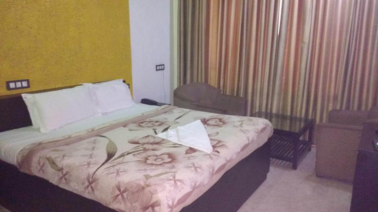Sanjay Motels I Pvt Ltd Pura Raghunāth Exteriör bild